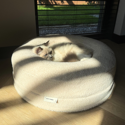 Bouclé Teddy Cat Bed - Milky